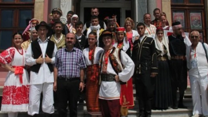Halkoyunları ekiplerine plaket