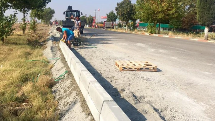 Kaldırımlar yenileniyor