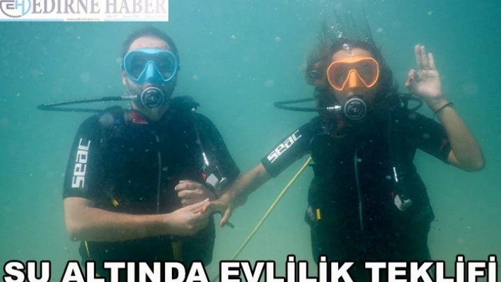 Su altında evlilik teklifi