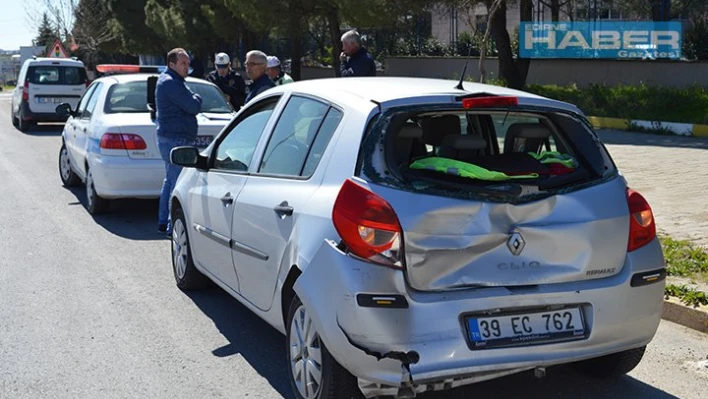 Otomobil ile kamyon çarpıştı
