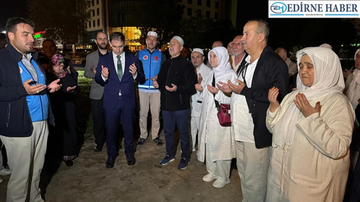 76 hacı adayı ilahiler ve dualarla kutsal topraklara uğurlandı
