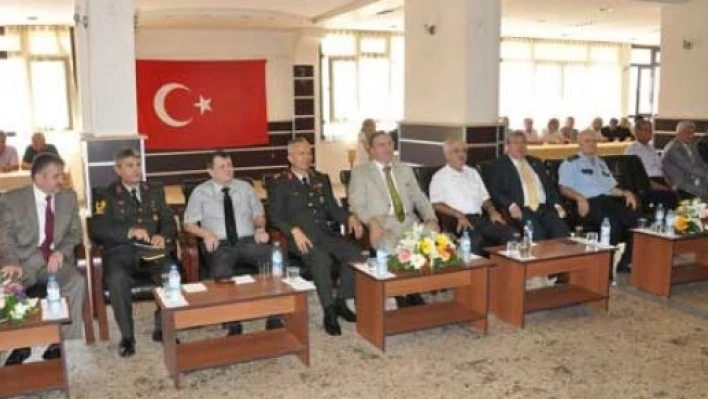  Düğün salonunda bayramlaşma