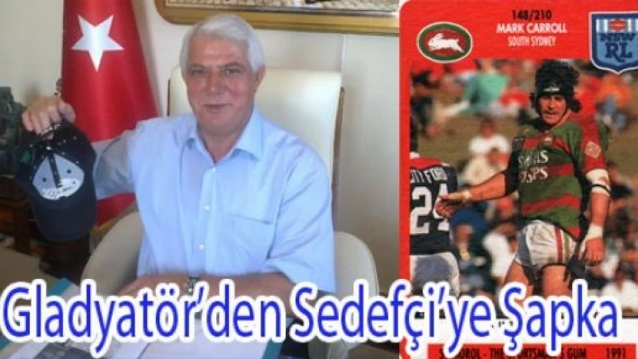  İmzalı şapka gönderdi