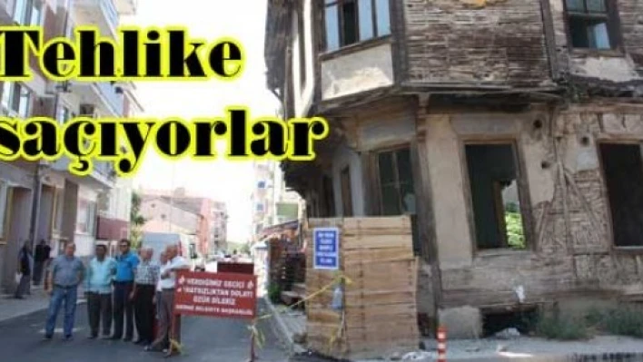  Kaderine terk edilen tarihi binalar tehlike saçıyor