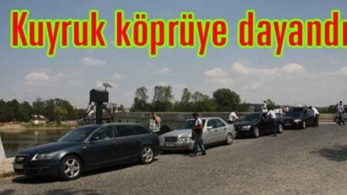 Gurbetçiler perişan oldu. Yol kenarlarındaki ağaç altları tuvalet olarak kullanılıyor