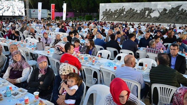 Şehitler Abidesi'nde iftar