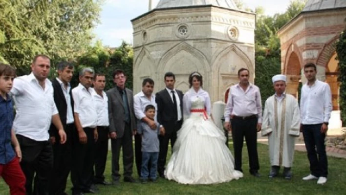  Önce resmi, sonra dini nikah