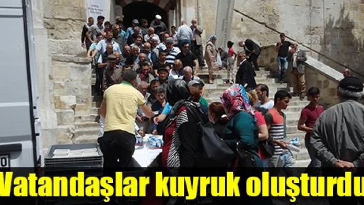 Karanfil değil, yemek kuyruğu