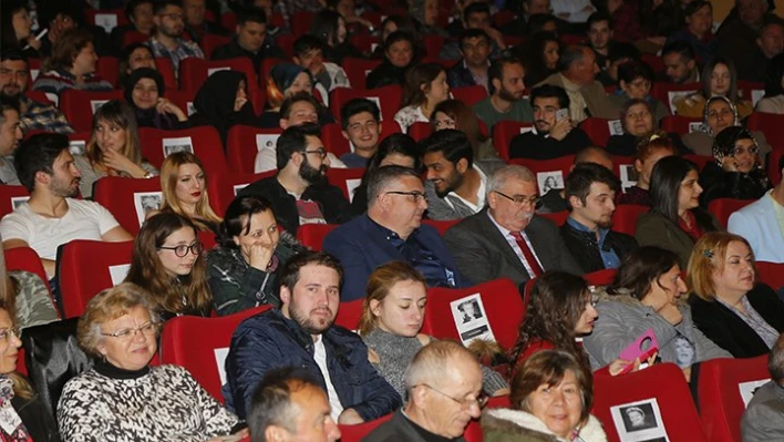 Gençler sahnede