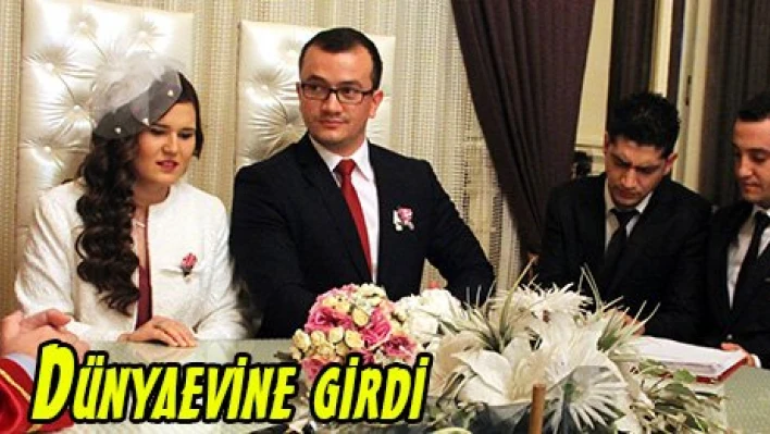 Dünyaevine girdi
