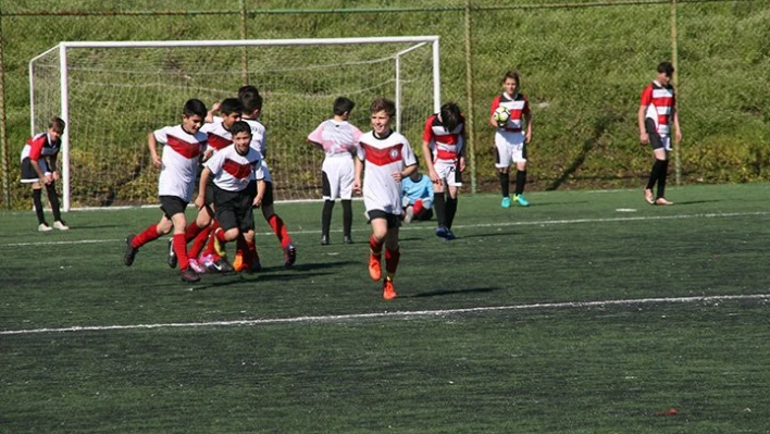 Küçük erkeklerde yarı finale gidecekler belli oldu