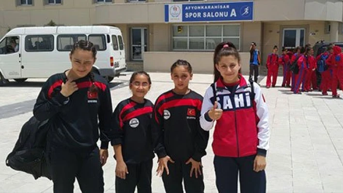 Minderin Minik bayanları madalya için Afyon'da