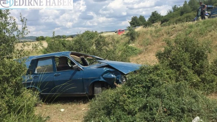 Devrilen otomobilin sürücüsü yaralandı