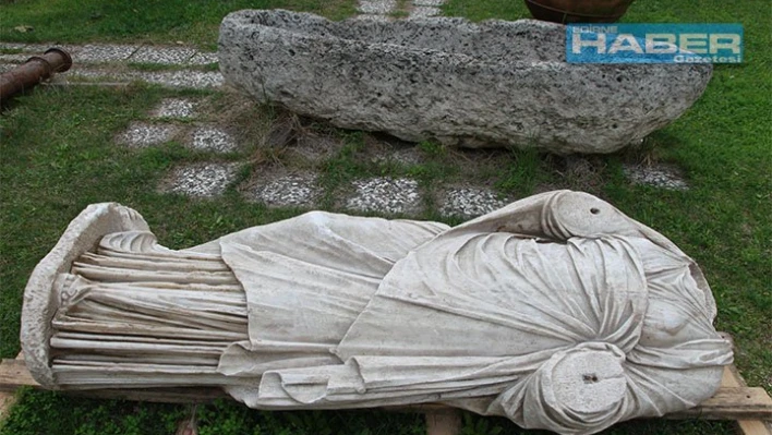 Başı Kırık Heykel Bulundu