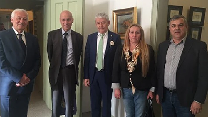 Resim sergisi açılışına katıldılar