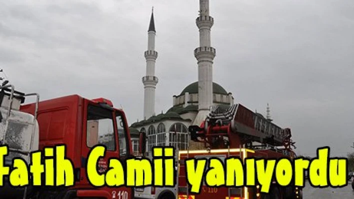 Fatih Camii yanıyordu