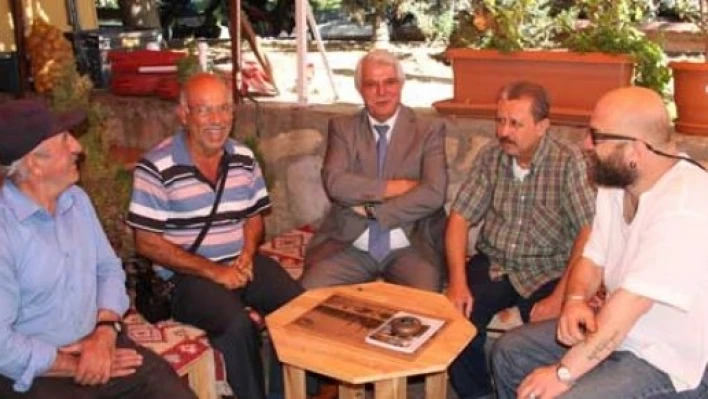  Başkan Sedefçi esnafla kolkola