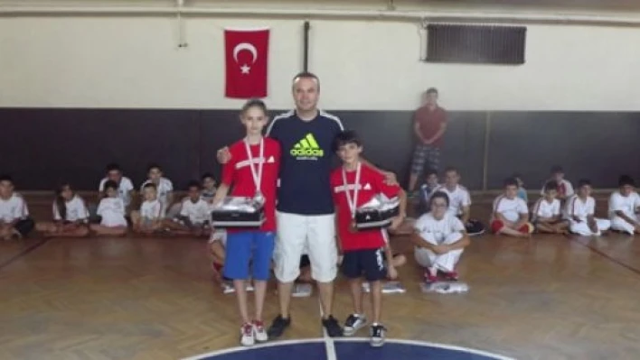  İlk ödüller hocadan