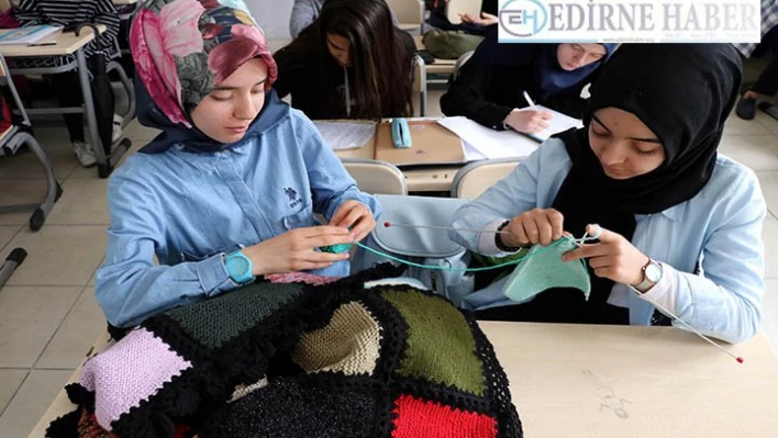 İlmeklerle lösemili çocuklara moral verecekler