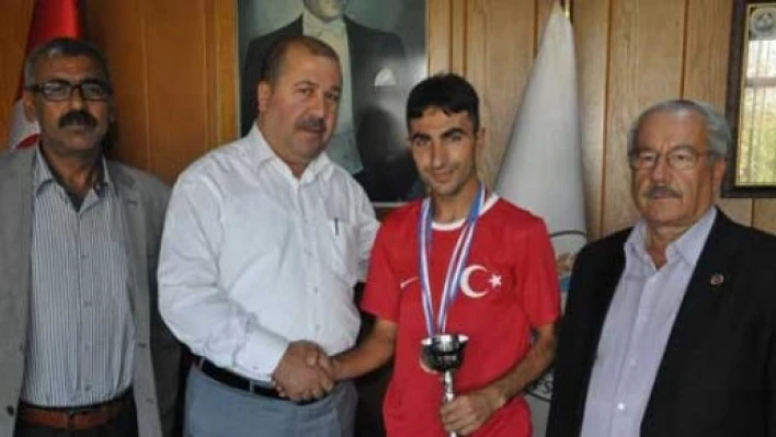  Tek'ten belediyeye ziyaret