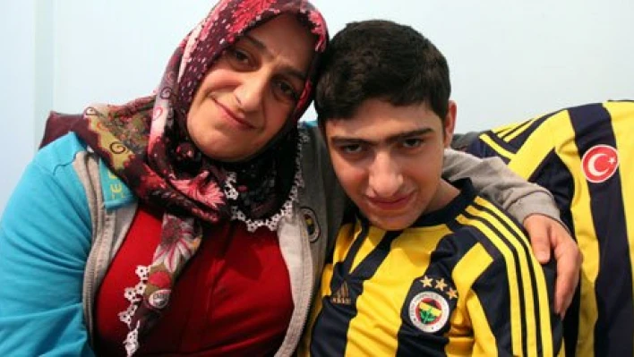 Anne sevgisi ayaklandırdı