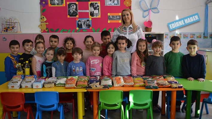 Minik öğrenciler yüzleri güldürdü
