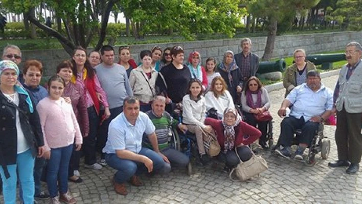 Çanakkale Şehitliğini ziyaret etti