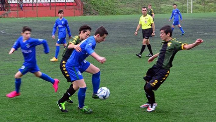 U-15 bol gollü başladı