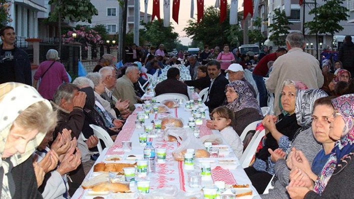 1200 kişiye iftar verildi