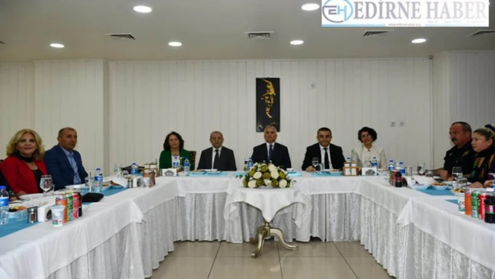 Tayini çıkan vali yardımcıları ve kaymakamlara veda yemeği