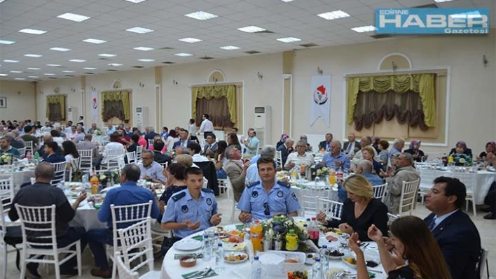Protokol üyeleri iftarda buluştu
