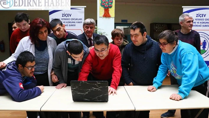 Özel öğrenciler AA'nın 'Yılın Fotoğrafları' oylamasına katıldı