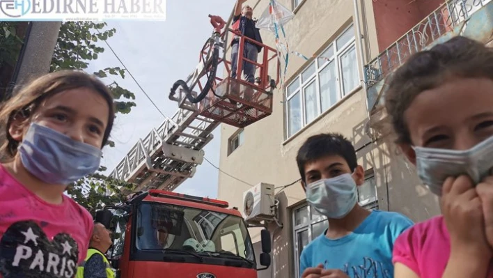 Çocukların imdadına itfaiye ekipleri yetişti