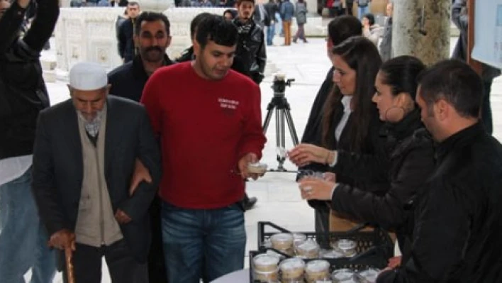 Belediyeden 25 bin k&acircse aşure  