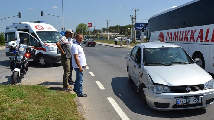 İki otomobil çarpıştı