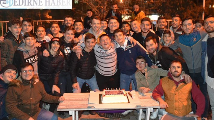 Down sendromlu gence sürpriz doğum günü