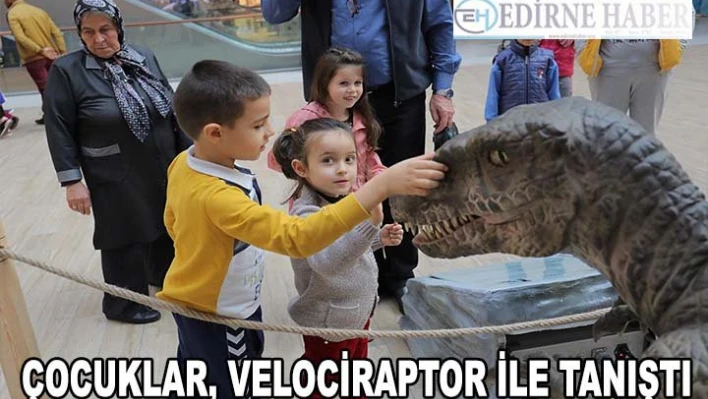 Çocuklar, Velociraptor ile tanıştı