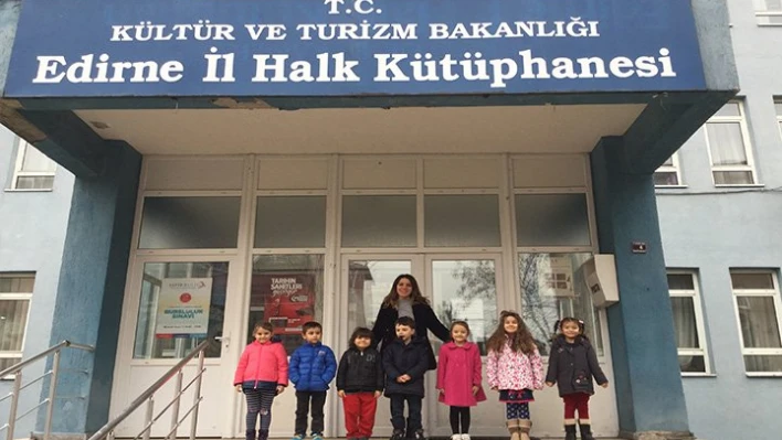 Kütüphaneyi ziyaret ettiler