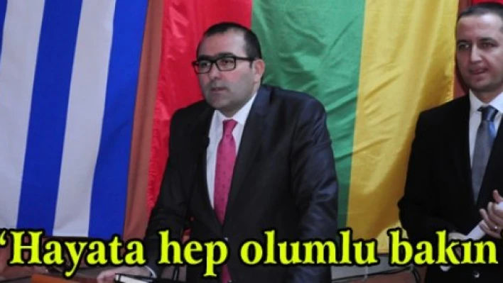 'Hayata hep olumlu bakın'