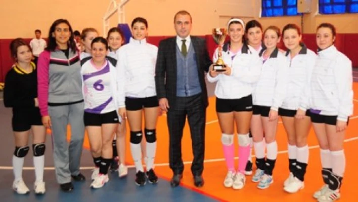 Kız Meslek yine şampiyon