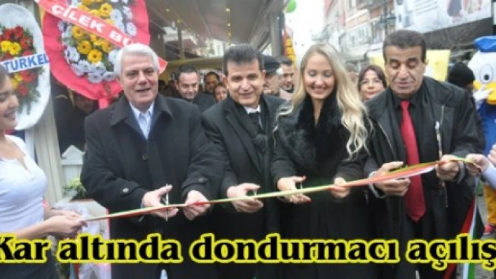 Kar altında dondurmacı açılışı