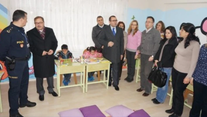 Çocuklara hediye verdiler