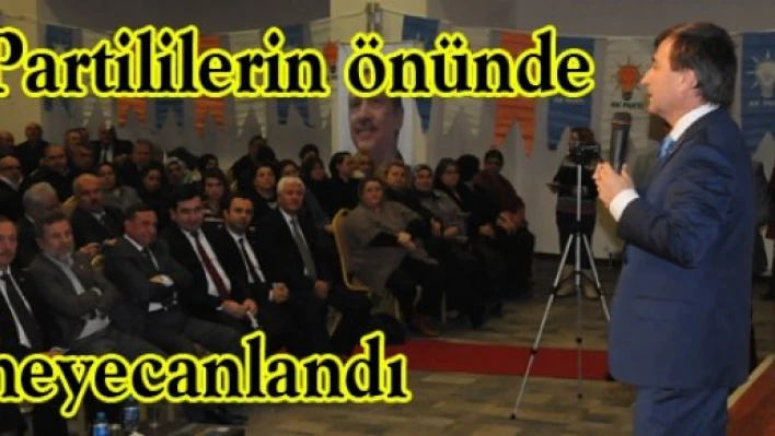 Partililerin önünde heyecanlandı 