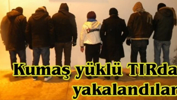 Kumaş yüklü tırda yakalandılar