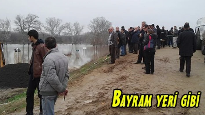 Bayram yeri gibi