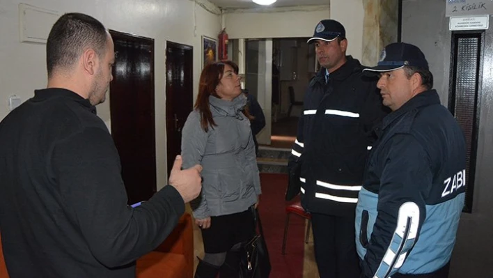 Kırmızı etikete mühür