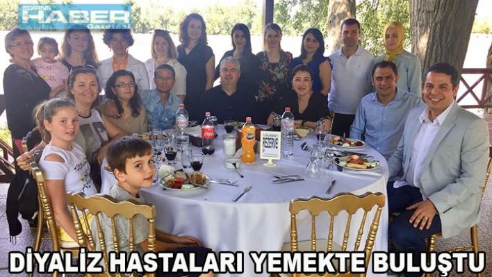 Diyaliz hastaları yemekte buluştu