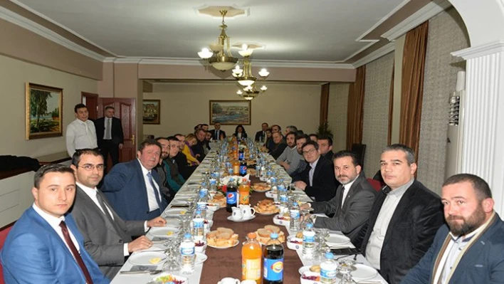 Basınla buluştu