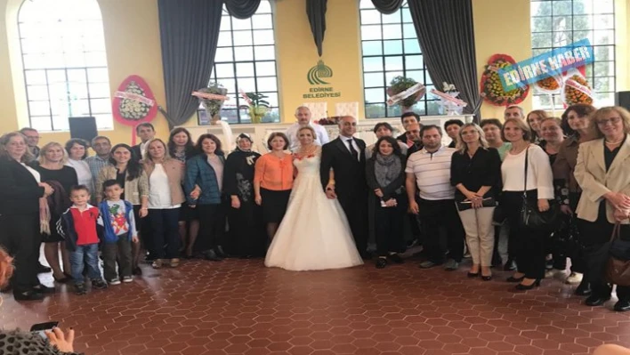 Bir yastıkta kocayın