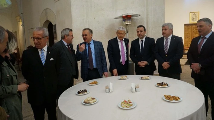 Kokteyl ile kutladılar